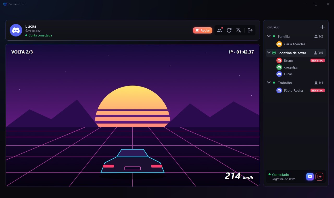 Janela do ScreenCord: à esquerda, a transmissão ao vivo de um jogo de corrida; à direita, os grupos com quem está conectado e o selo AO VIVO; no alto, os botões Apoiar, amigos e idioma.